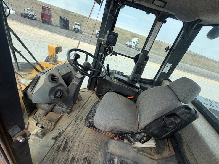 2018-deere-544k-image-10