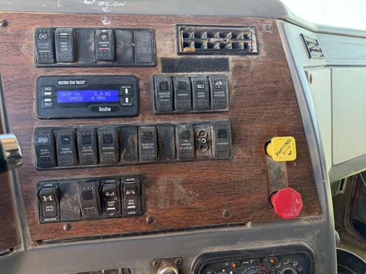 2007-western-star-4900-image-12