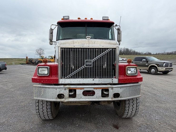 #31720-•-1999-volvo-tri-axle-dump-truck-image-29