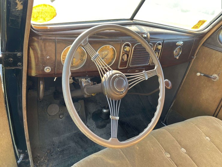 1938-ford-two-door-deluxe-sedan---original-car!-image-59