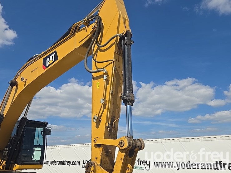 2019-caterpillar-336-image-32