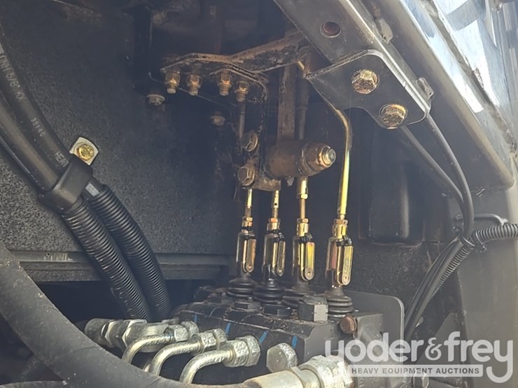 2016-case-750m-image-70