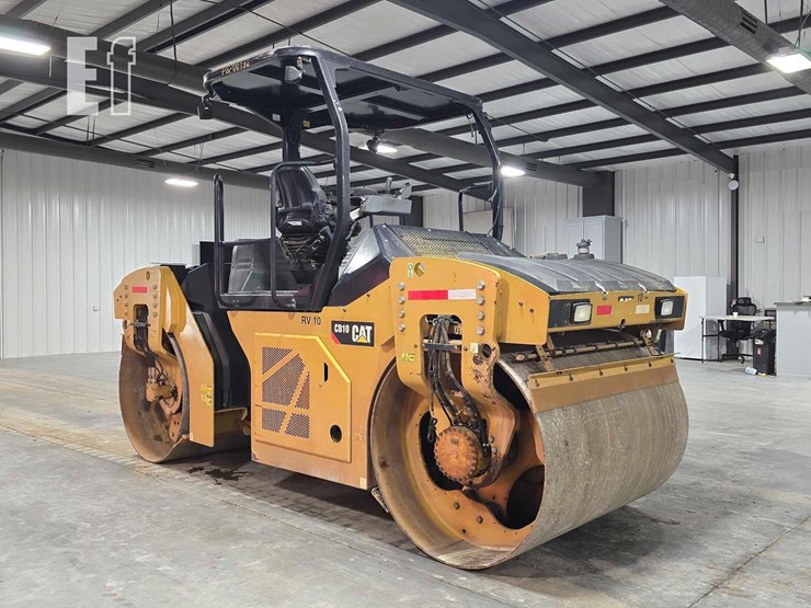 2017-caterpillar-cb10-image-2