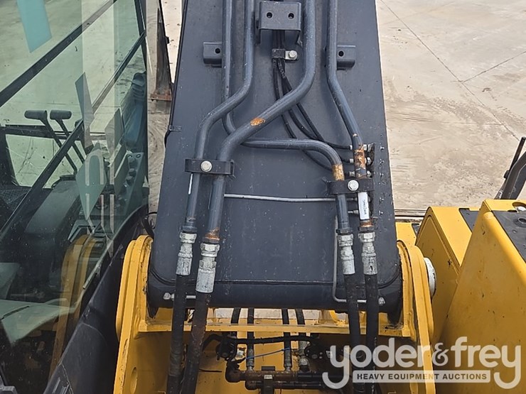 2017-deere-210g-lc-image-100