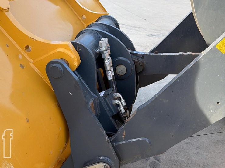 2024-deere-624-p-tier-image-19