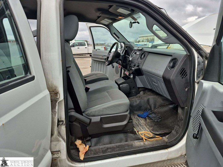 2011-ford-f550-image-38