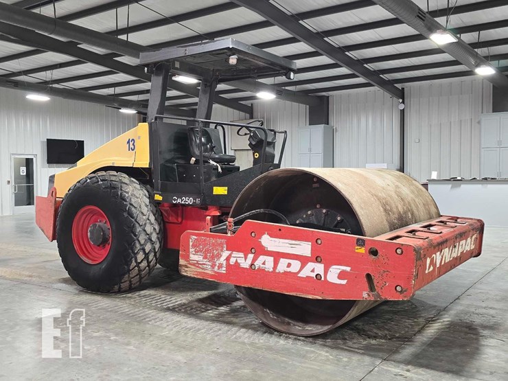 2011-dynapac-ca250d-ii-image-2
