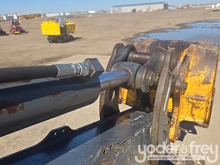 2010-deere-310sj-image-51