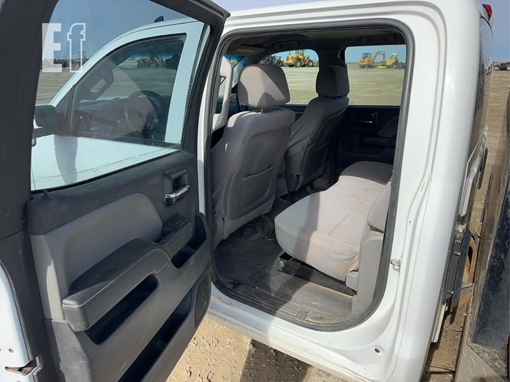 2015-chevrolet-3500-image-7