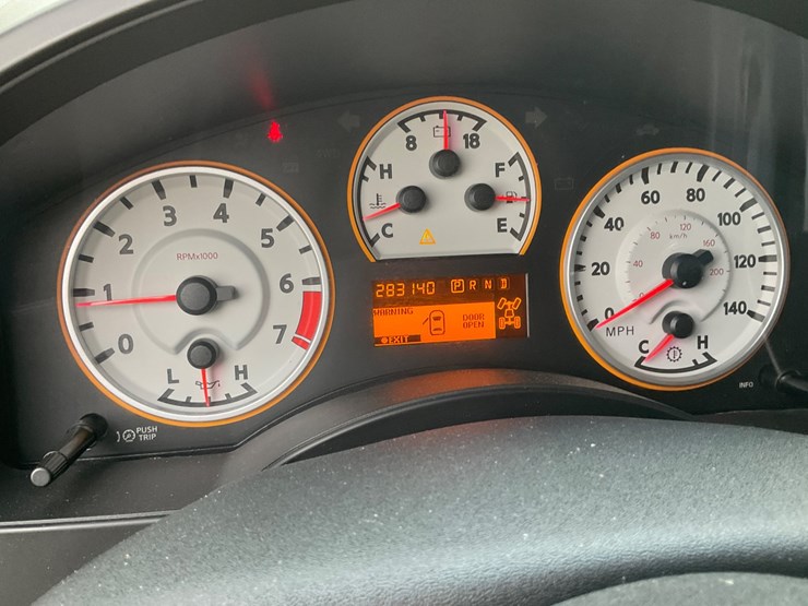 2012-nissan-titan-image-18