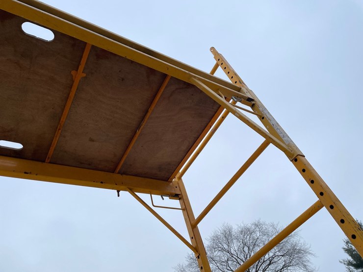 #3948-•-(2)-rolling-bil-jax-scaffolding-image-6