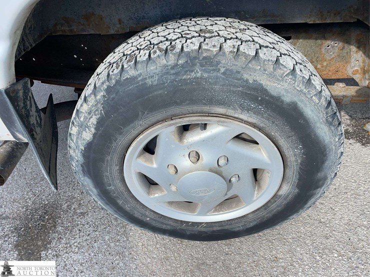 2011-ford-cargo-image-22