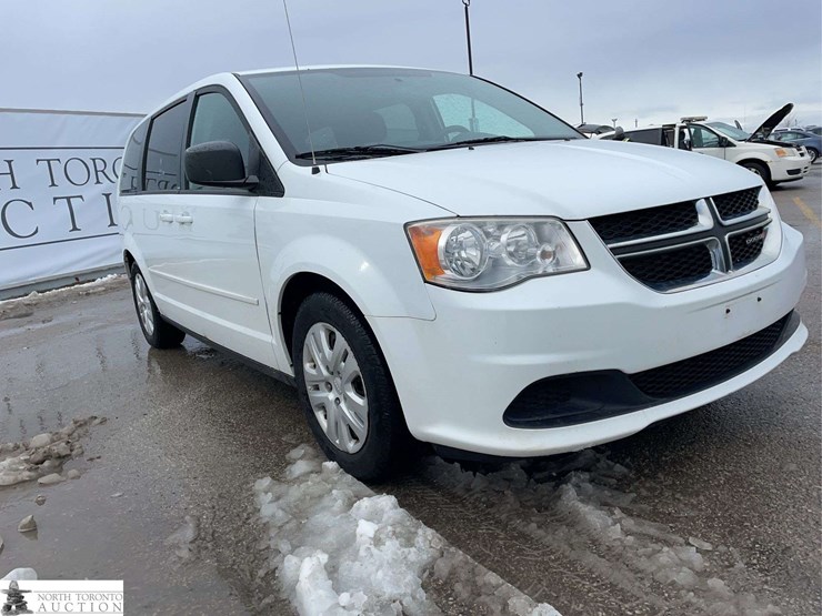 2014-dodge-grand-caravan-sxt-image-3