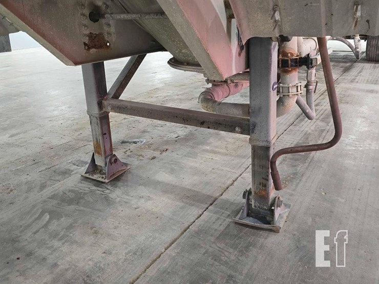 40-foot-pneumatic-tank-trailer-image-11