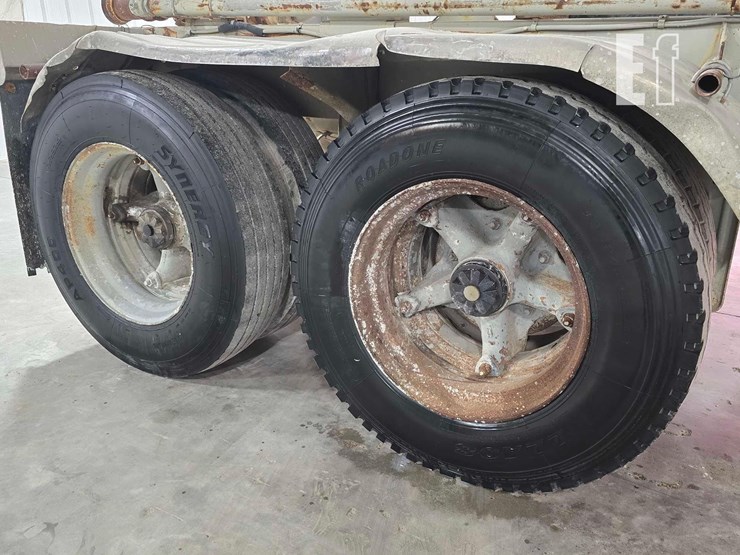 40-foot-pneumatic-tank-trailer-image-21