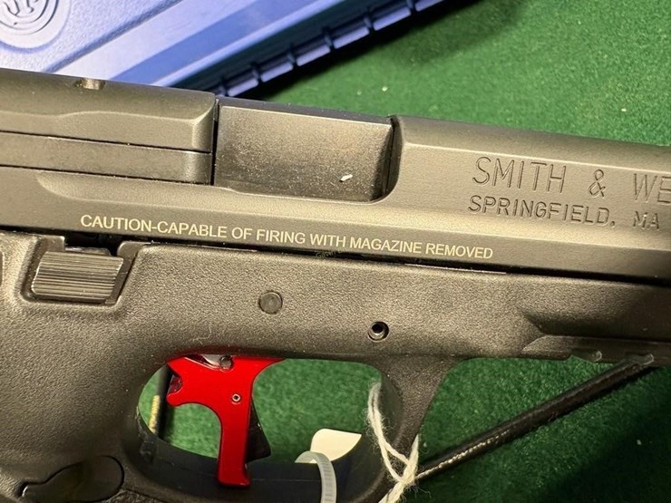 smith-&-wesson-m&p-40---40-s&w-pistol-image-11