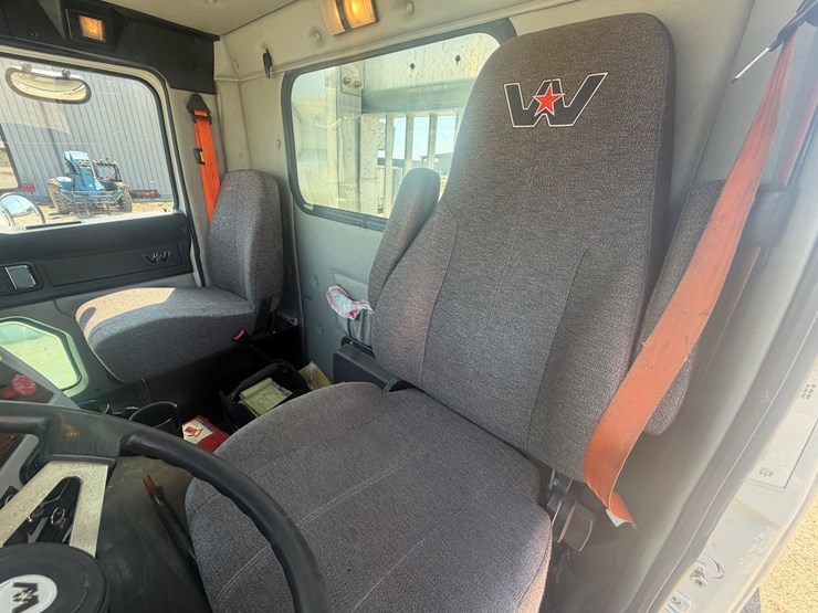 2016-western-star-4700-image-45