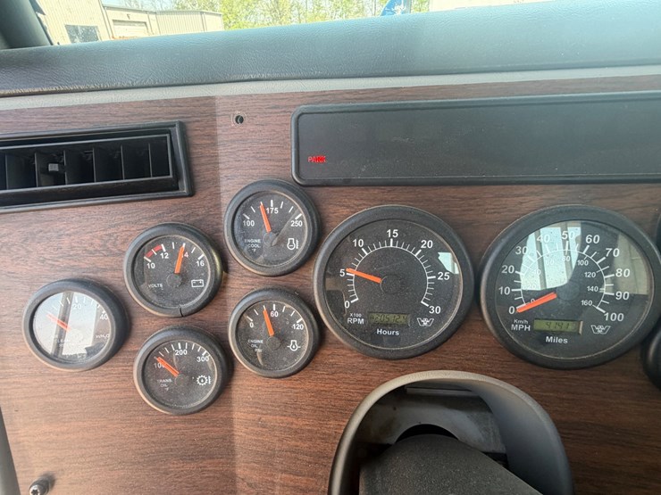 2016-western-star-4700-image-54