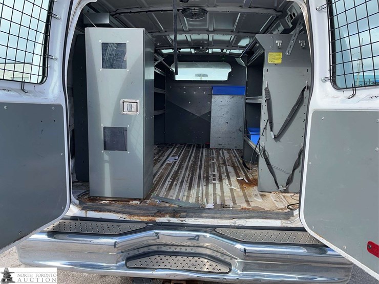 2011-ford-cargo-image-19