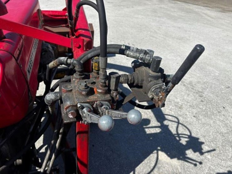 massey-ferguson-135-image-22