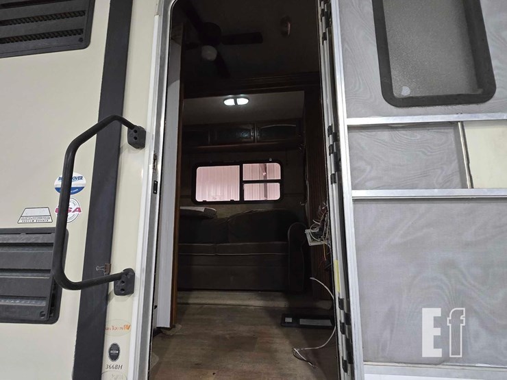 2015-forest-river-wildwood-heritage-glen-lite-366bh-image-9