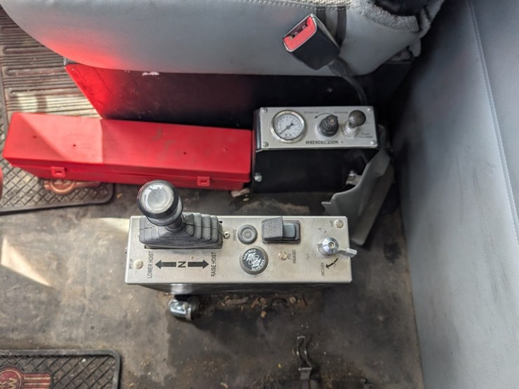 2017-kenworth-t880-image-16