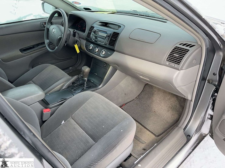 non-operable-2005-toyota-camry-4dr-sedan-image-29