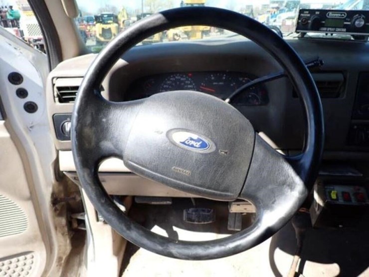 2003-ford-f550-xl-image-13