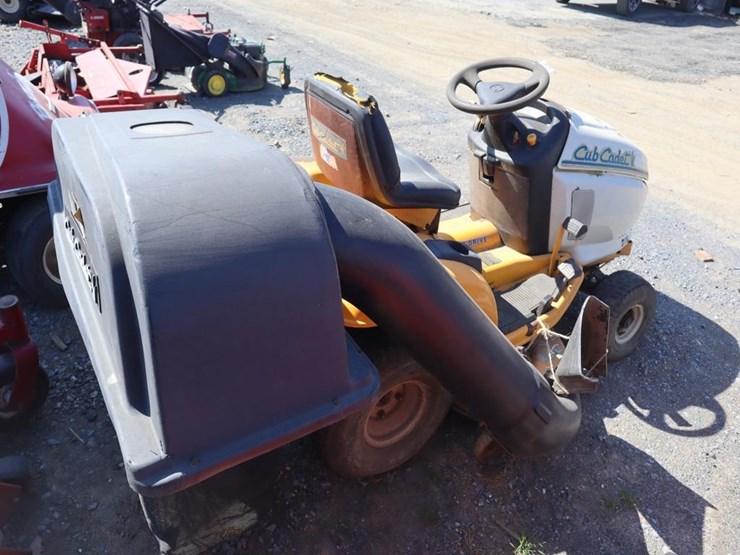 cub-cadet-riding-tractor-image-7