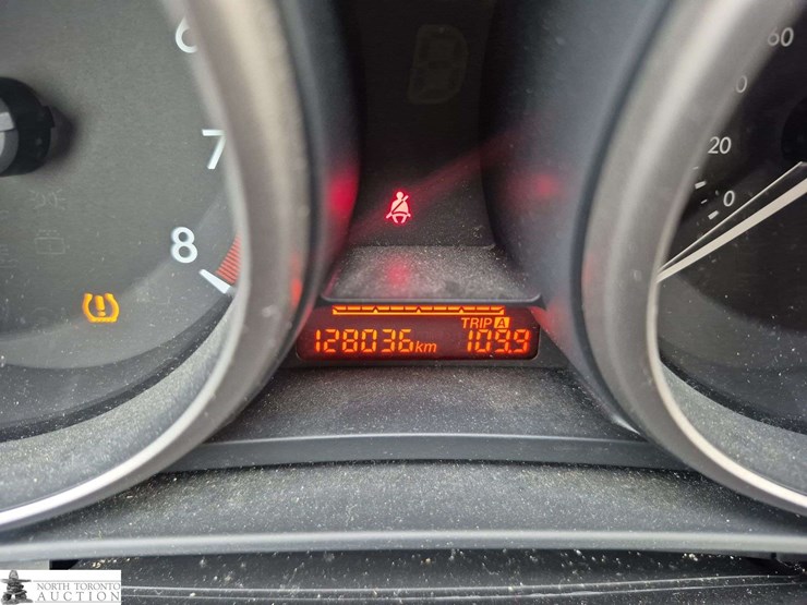 2014-mazda-mazda5-image-19