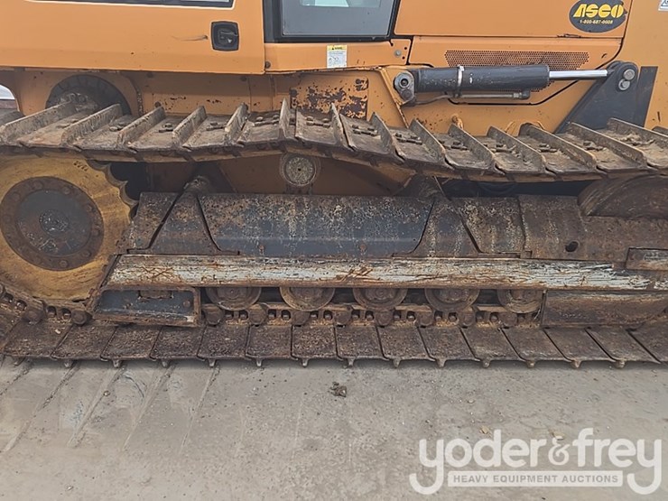 2016-case-750m-image-19