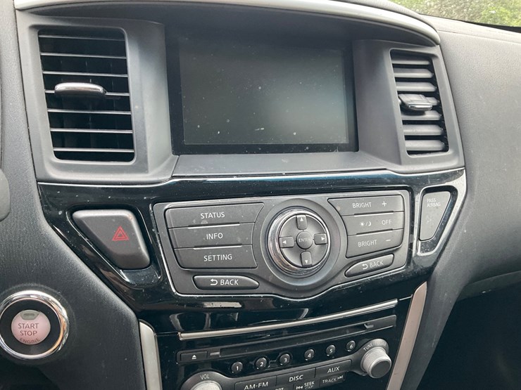 2015-nissan-pathfinder-image-14