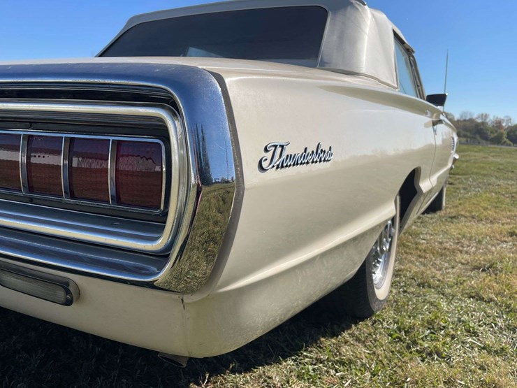 1965-ford-thunderbird-image-29