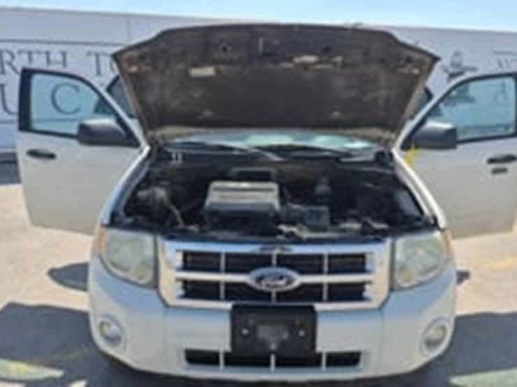 2010-ford-escape-image-9