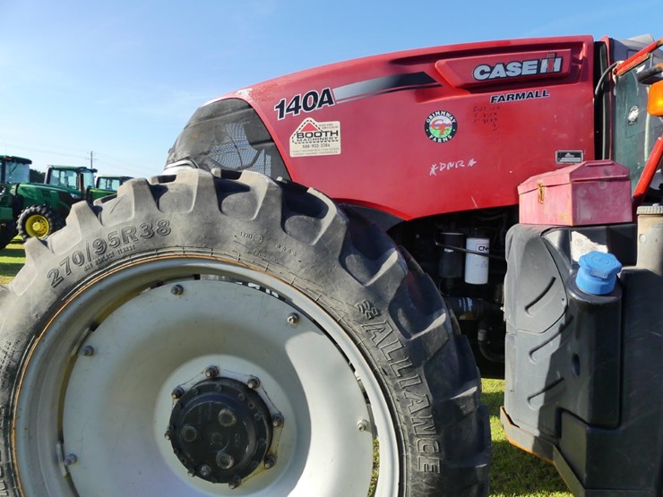 case-ih-farmall-140a-image-9