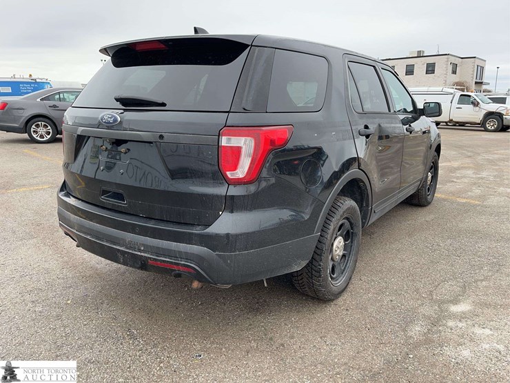 2017-ford-explorer-image-5