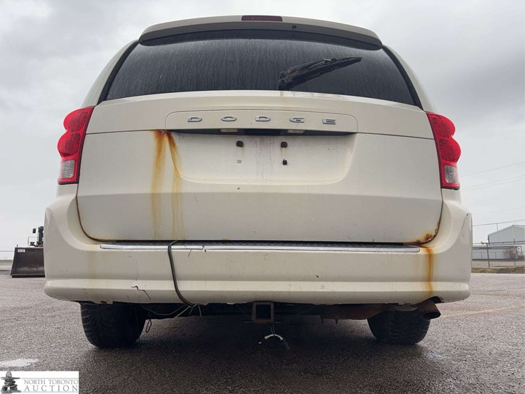 2011-dodge-grand-caravan-se-image-24