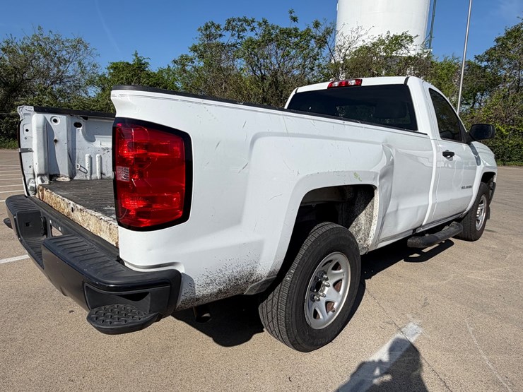 2017-chevrolet-silverado-1500-image-3