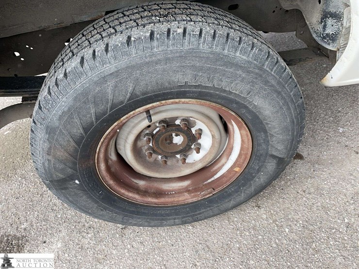 2014-ford-cargo-image-21