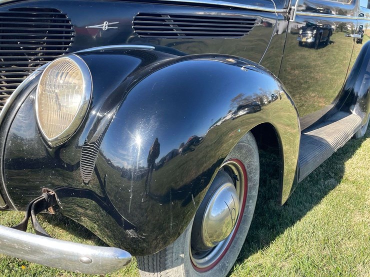 1938-ford-two-door-deluxe-sedan---original-car!-image-23