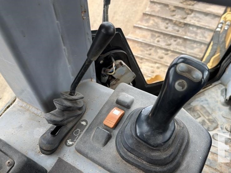 2005-caterpillar-d5g-lgp-image-8