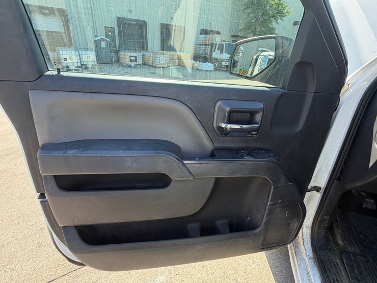 2015-chevrolet-silverado-1500-image-18