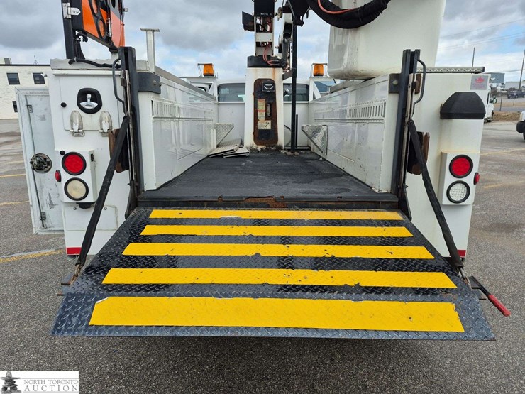 2011-ford-f550-image-26