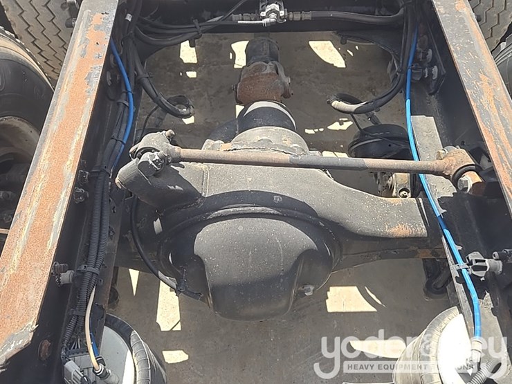 2011-freightliner-cascadia-125-image-43