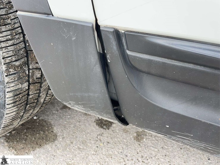 2014-ford-explorer-image-27