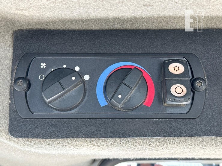 2011-caterpillar-d6t-image-27