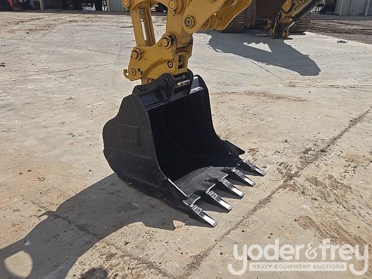 2018-caterpillar-305.5-image-24