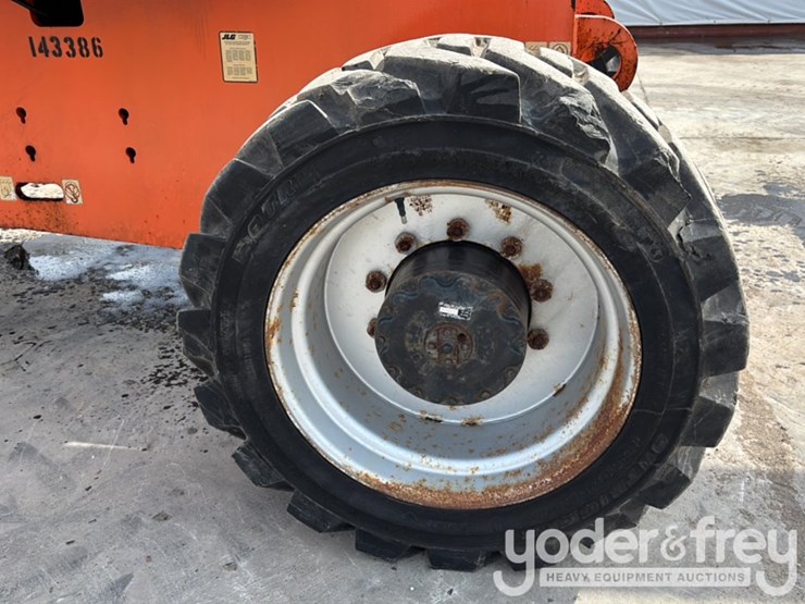 2014-jlg-800aj-image-11