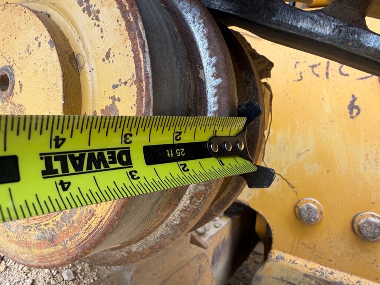 deere-750c-lt-image-21