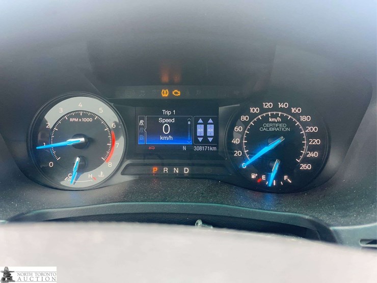 2017-ford-explorer-image-12